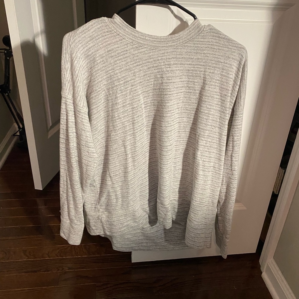 Aerie grey long sleeve shirt